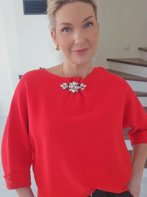 Puošnus raudonos spalvos kimono stiliaus megztinis