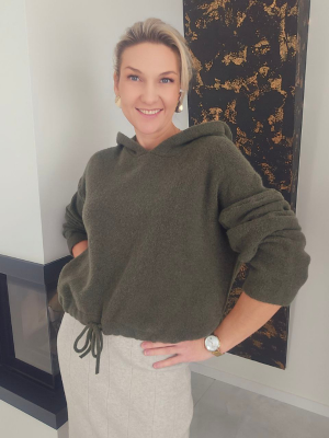 Chaki alpakos vilnos megztinis su gobtuvu