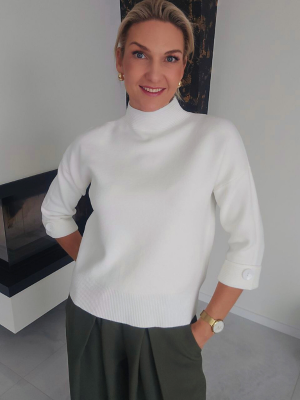 Baltas megztinis su 3/4 rankovėmis moterims