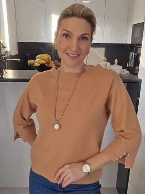 Kamelio spalvos palaidinė su grandinėle