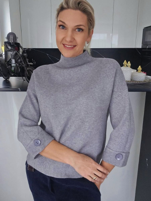 Pilkas megztinis su 3/4 rankovėmis moterims
