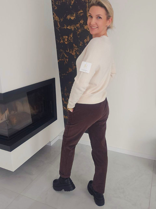 Rudos velvetinės kelnės su diržu