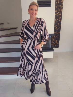 Raštuota ilga suknelė su diržu ir V formos iškirpte moterims