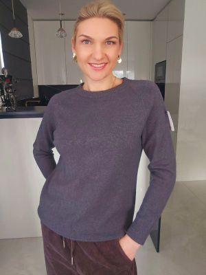 Pilkos spalvos viskozinis megztinis